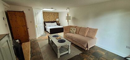 Oak Tree Rooms