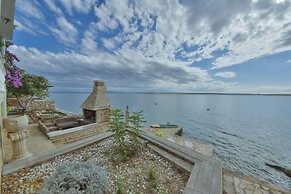 Villa Seafront Escape