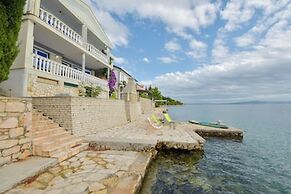 Holiday Home Seafront Escape