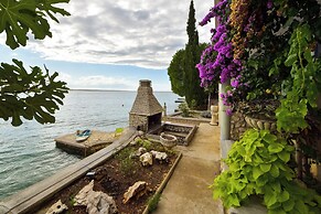 Villa Seafront Escape