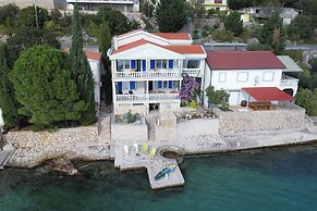 Villa Seafront Escape