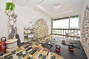 Holiday Home Seafront Escape