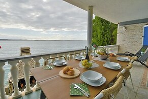 Holiday Home Seafront Escape
