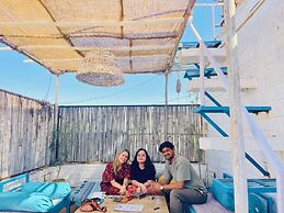 Jaisalmer Hostel Crowd