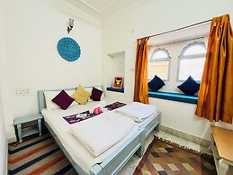 Jaisalmer Hostel Crowd