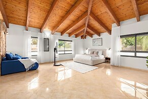 Sea of Galilee Lux Duplex by Sea N' Rent
