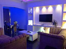 2 Bed - Sleeps 4 With Free Parking