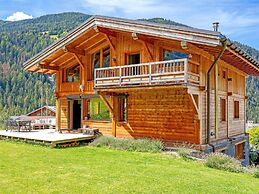 Vintage Vacation Home With Garden
