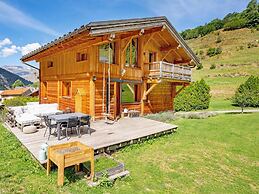 Vintage Vacation Home With Garden
