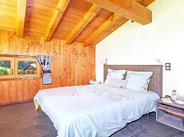 Vintage Vacation Home With Garden
