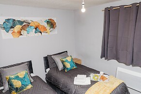 Corby-2 Bedroom-1bathroom-parking - Upto 5 Guests