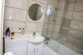 Corby-2 Bedroom-1bathroom-parking - Upto 5 Guests