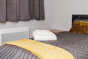 Corby-2 Bedroom-1bathroom-parking - Upto 5 Guests