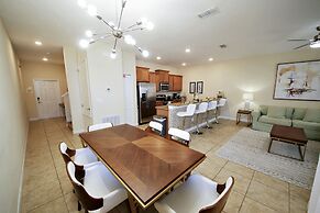 Upstay Family Home w Private Pool Resort Access