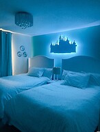 Upstay Family Home w Private Pool Resort Access