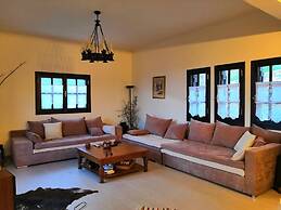 Luxury Mansion in Pelion Hills