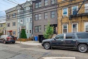 Walk to Journal Square: Modern Apt ~ 4 Mi to Nyc!