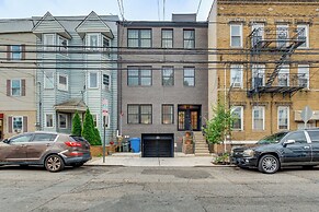 Walk to Journal Square: Modern Apt ~ 4 Mi to Nyc!