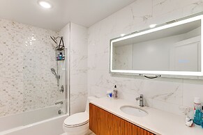 Walk to Journal Square: Modern Apt ~ 4 Mi to Nyc!