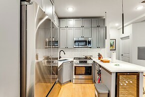 Walk to Journal Square: Modern Apt ~ 4 Mi to Nyc!