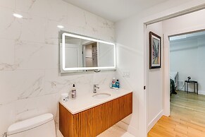 Walk to Journal Square: Modern Apt ~ 4 Mi to Nyc!