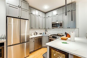 Walk to Journal Square: Modern Apt ~ 4 Mi to Nyc!