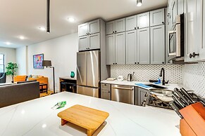 Walk to Journal Square: Modern Apt ~ 4 Mi to Nyc!