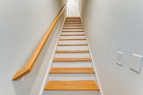 Walk to Journal Square: Modern Apt ~ 4 Mi to Nyc!