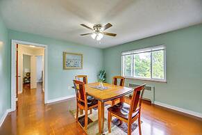 8 Mi to Dtwn: Retreat w/ Balcony in Pittsburgh!