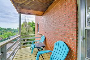 8 Mi to Dtwn: Retreat w/ Balcony in Pittsburgh!