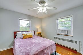 8 Mi to Dtwn: Retreat w/ Balcony in Pittsburgh!