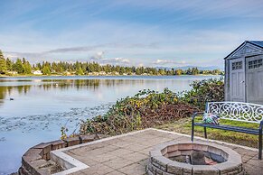 Lakefront Home w/ Fire Pit, Dock in Kent!