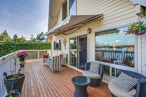 Lakefront Home w/ Fire Pit, Dock in Kent!