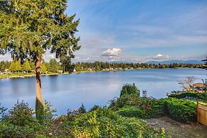 Lakefront Home w/ Fire Pit, Dock in Kent!