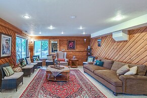 Lakefront Home w/ Fire Pit, Dock in Kent!