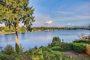 Lakefront Home w/ Fire Pit, Dock in Kent!