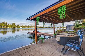 Lakefront Home w/ Fire Pit, Dock in Kent!