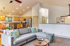 Family-friendly Lake Tahoe Home: 4 Blocks to Beach