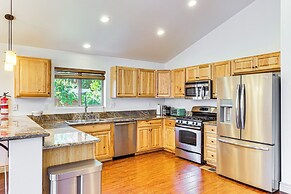 Family-friendly Lake Tahoe Home: 4 Blocks to Beach