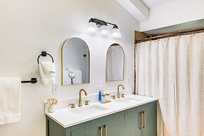 Family-friendly Lake Tahoe Home: 4 Blocks to Beach