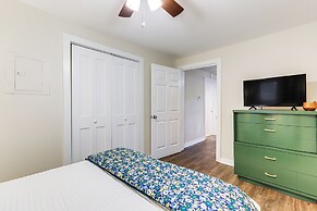 Downtown Heflin Cottage w/ Deck & Fire Pit!