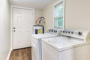 Downtown Heflin Cottage w/ Deck & Fire Pit!