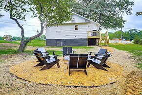 Downtown Heflin Cottage w/ Deck & Fire Pit!