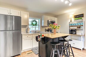 Downtown Heflin Cottage w/ Deck & Fire Pit!