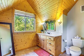 Secluded Iowa Home Near Hiking & Fishing!
