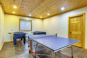Secluded Iowa Home Near Hiking & Fishing!