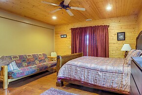 Secluded Iowa Home Near Hiking & Fishing!
