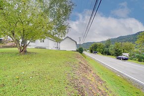 Near Kanawha River: Unique Renovated Home w/ Yard!