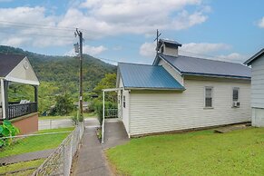 Near Kanawha River: Unique Renovated Home w/ Yard!
