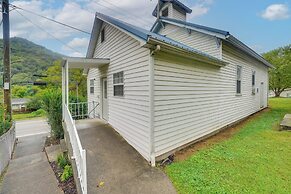 Near Kanawha River: Unique Renovated Home w/ Yard!